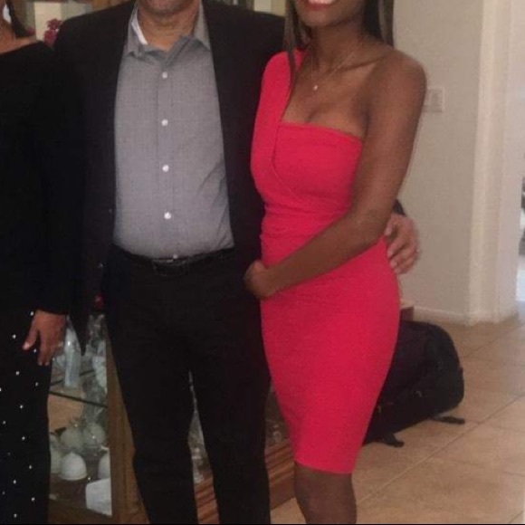 Prettylittlething red dress - Picture 2 of 2